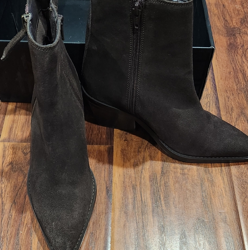 House of Harlow dark brown soft leather western style boots